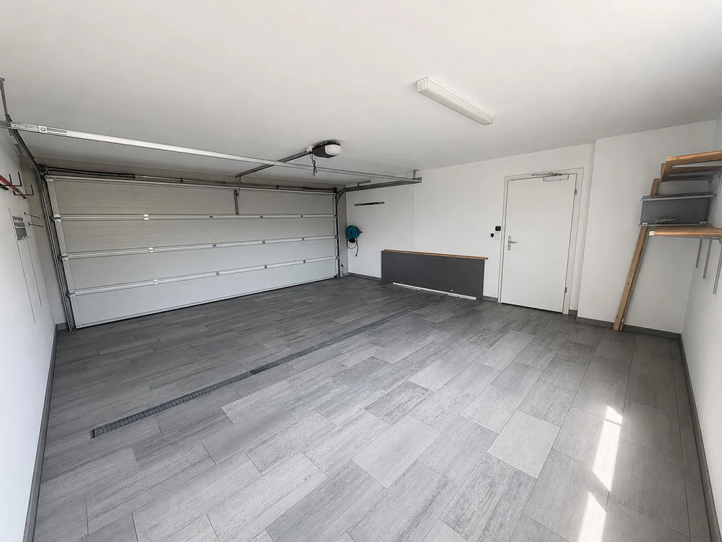 Quiet, spacious and sunny living with lake view - Photo 17 of 22