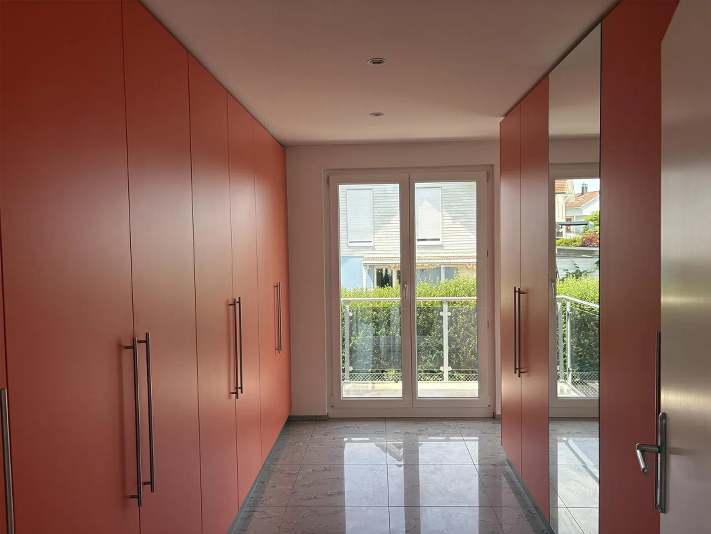 Quiet, spacious and sunny living with lake view - Photo 12 of 22