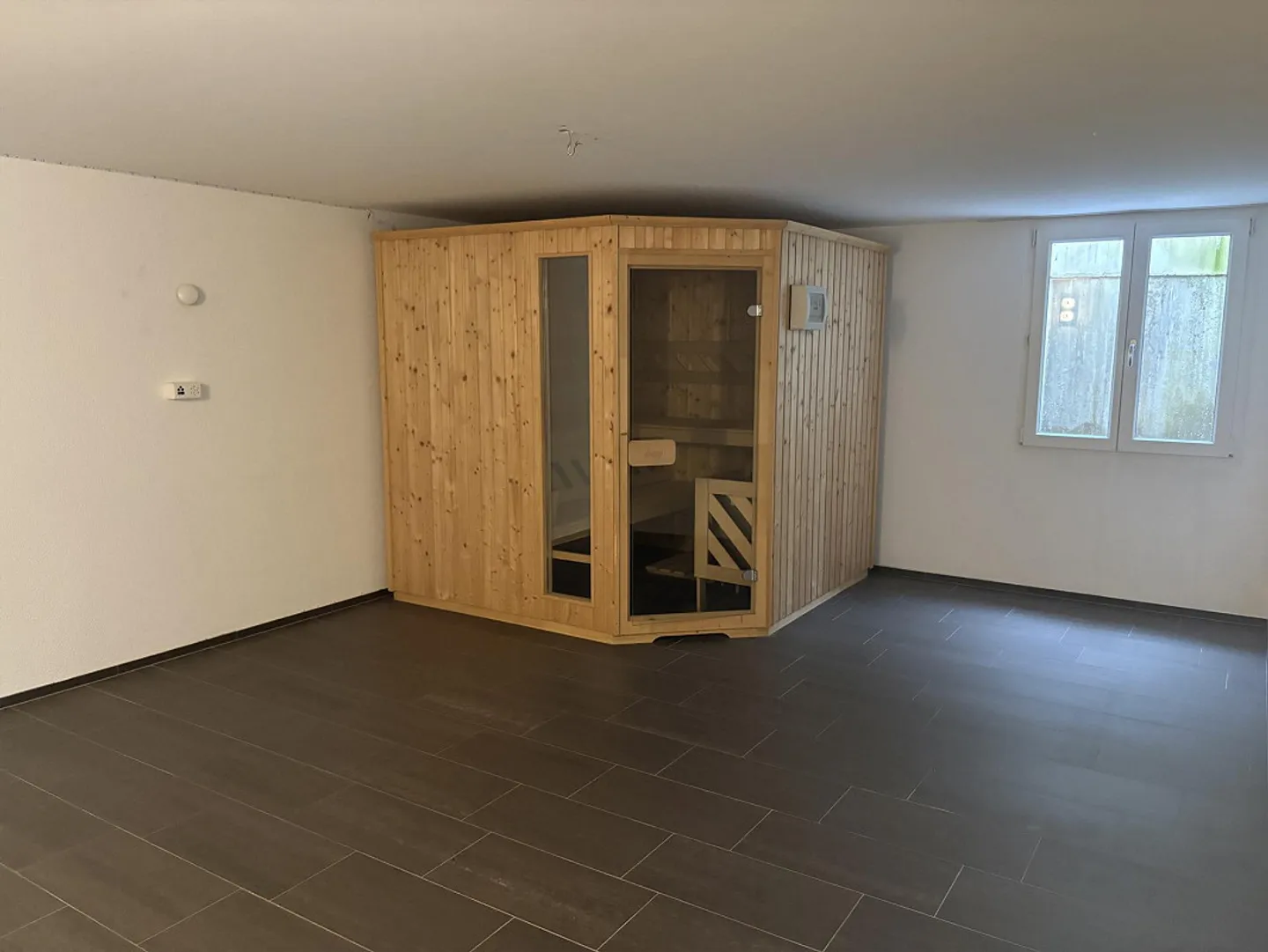 Quiet, spacious and sunny living with lake view - Photo 13 of 22