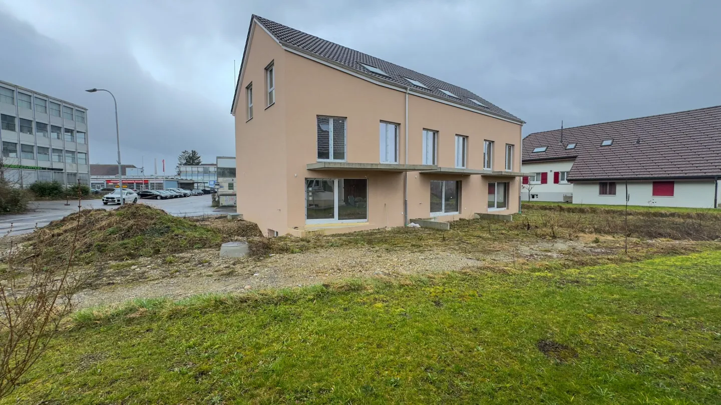 Maison en terrasse à vendre - Photo 1 sur 10