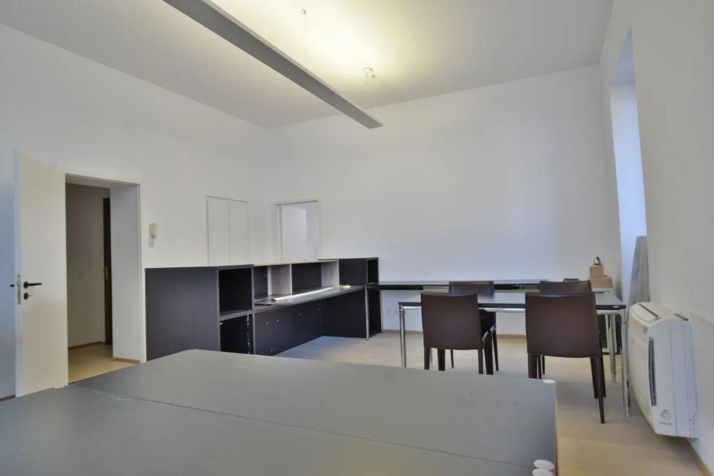 Geräumiges Büro zu vermieten - Foto 3 von 6