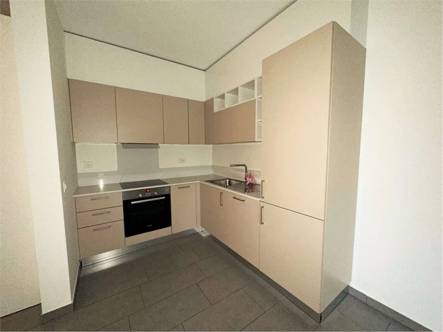 A Reddito Recente Appartamento 2,5 con terrazzo - Foto 5 di 15
