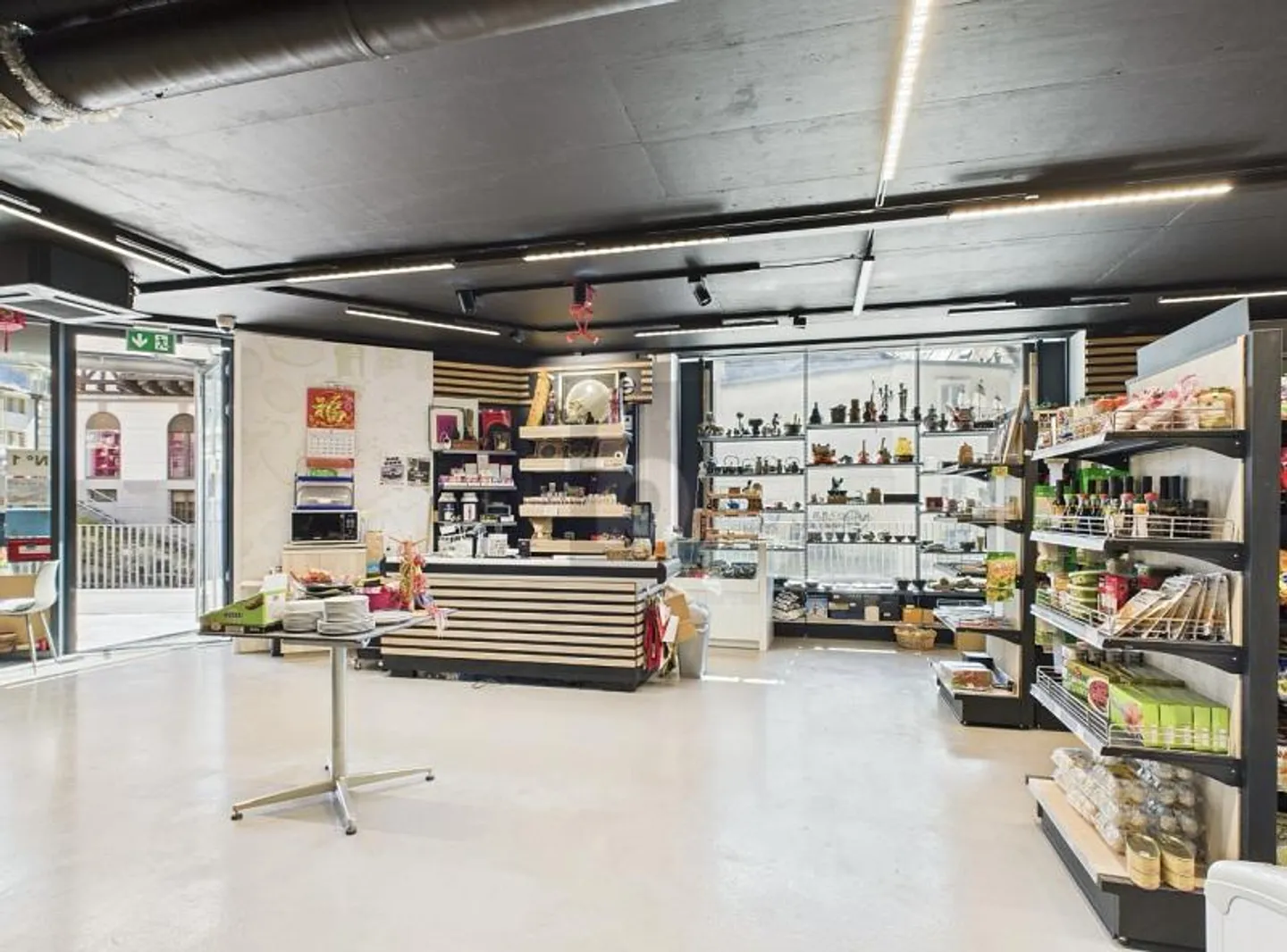 Commercial Space in Montreux - Photo 2 of 5