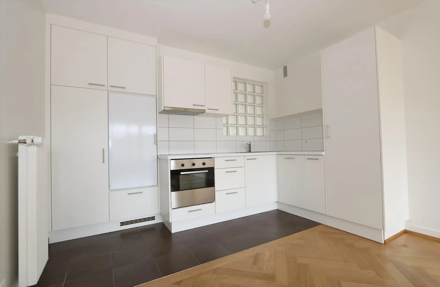 Appartamento con 3 camere e balcone a Plainpalais - Foto 4 di 11