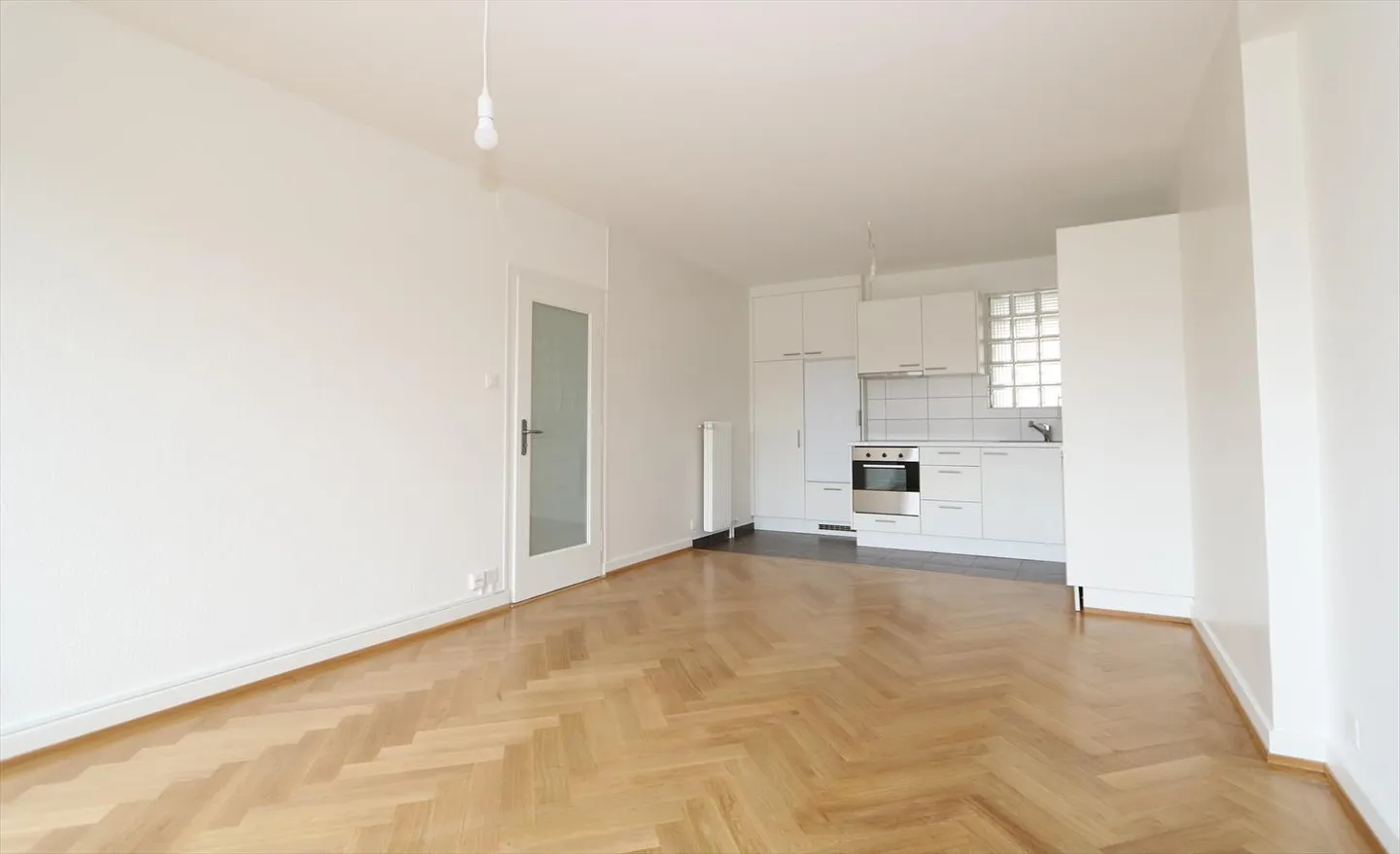 Appartamento con 3 camere e balcone a Plainpalais - Foto 2 di 11