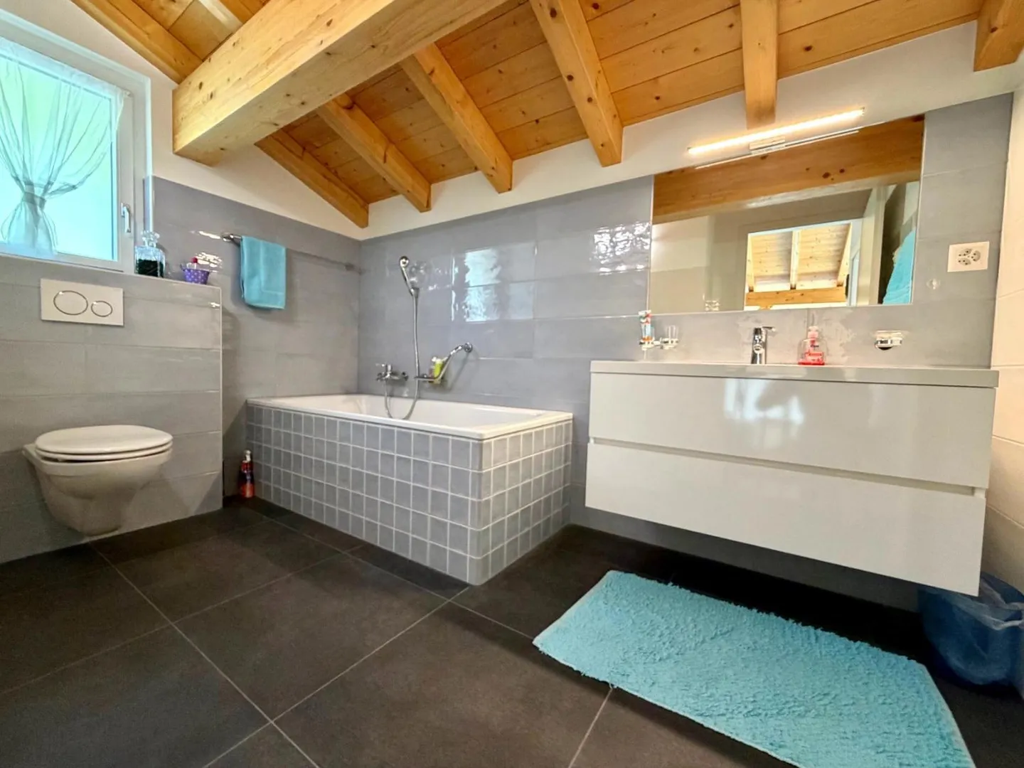 Wunderschöne neuere Villa, bestehend aus zwei Wohnungen - Foto 9 von 13