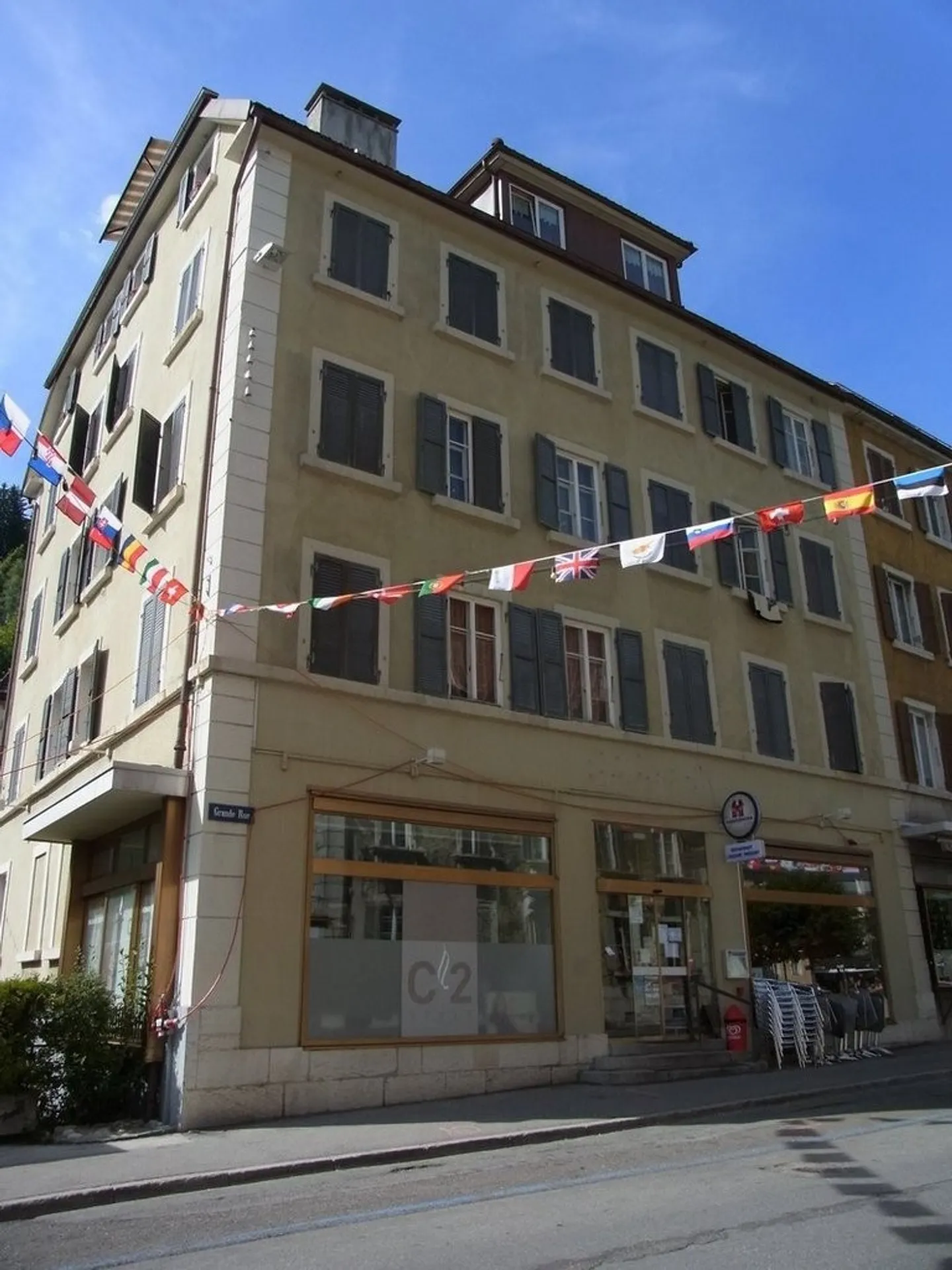 LOCALE AL PIANO TERRA CON VETRINA - Foto 3 di 3