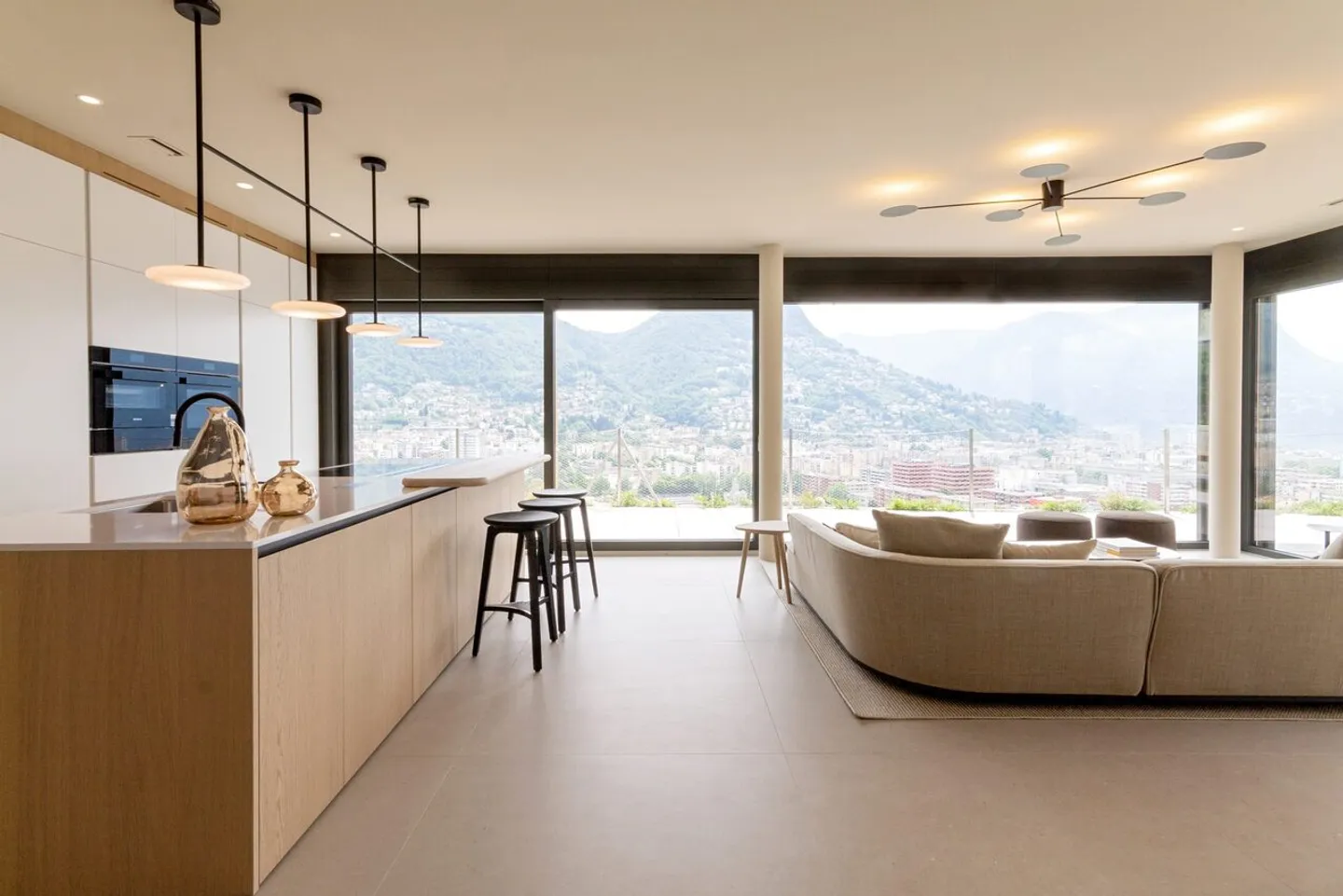 Penthouse for sale in Lugano 4.5 rooms with terrace, garden and view - Photo 1 of 16