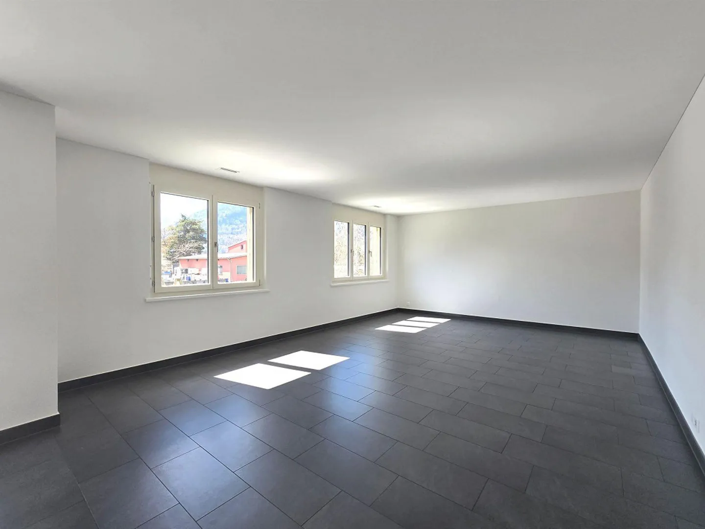 Modern renovated 4.5-room apartment with Minergie standard in Trimmis - Photo 2 of 14
