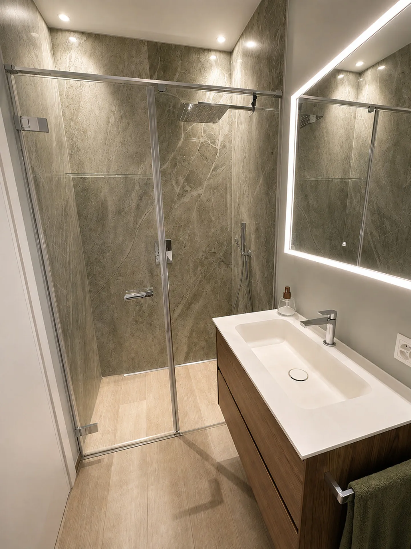 Wohnen über Lugano - Exklusive Design-Wohnung mit Terrasse - Foto 11 von 12