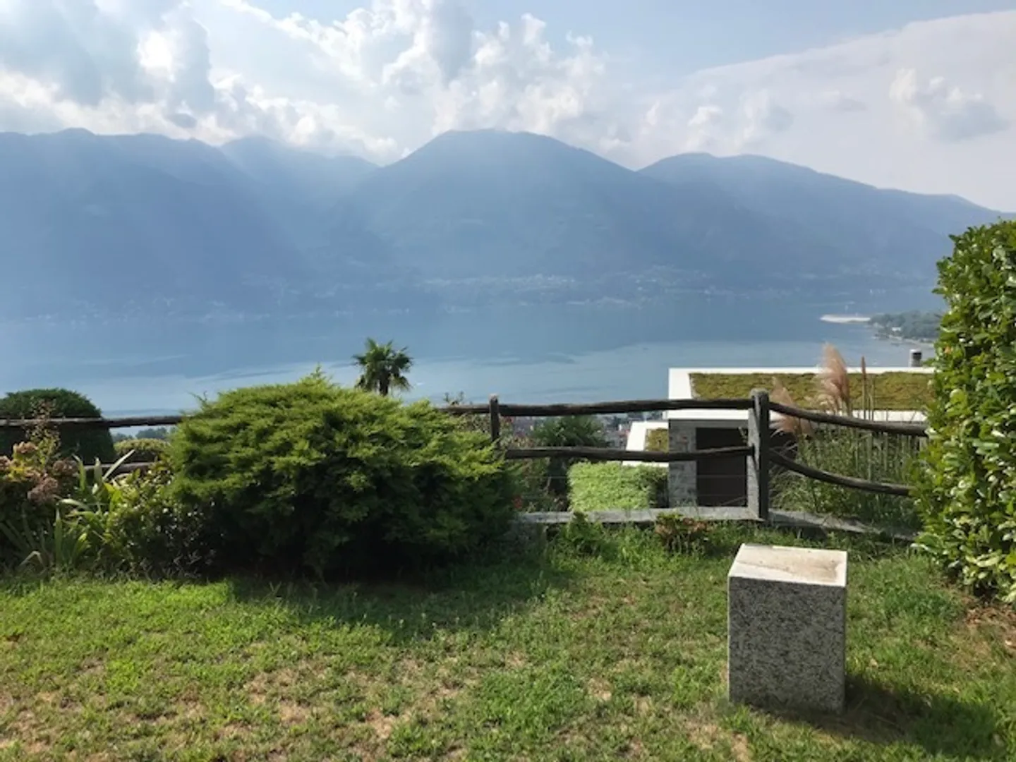 Bel appartement de 3 ½ pièces avec vue imprenable sur le lac - Photo 1 sur 9