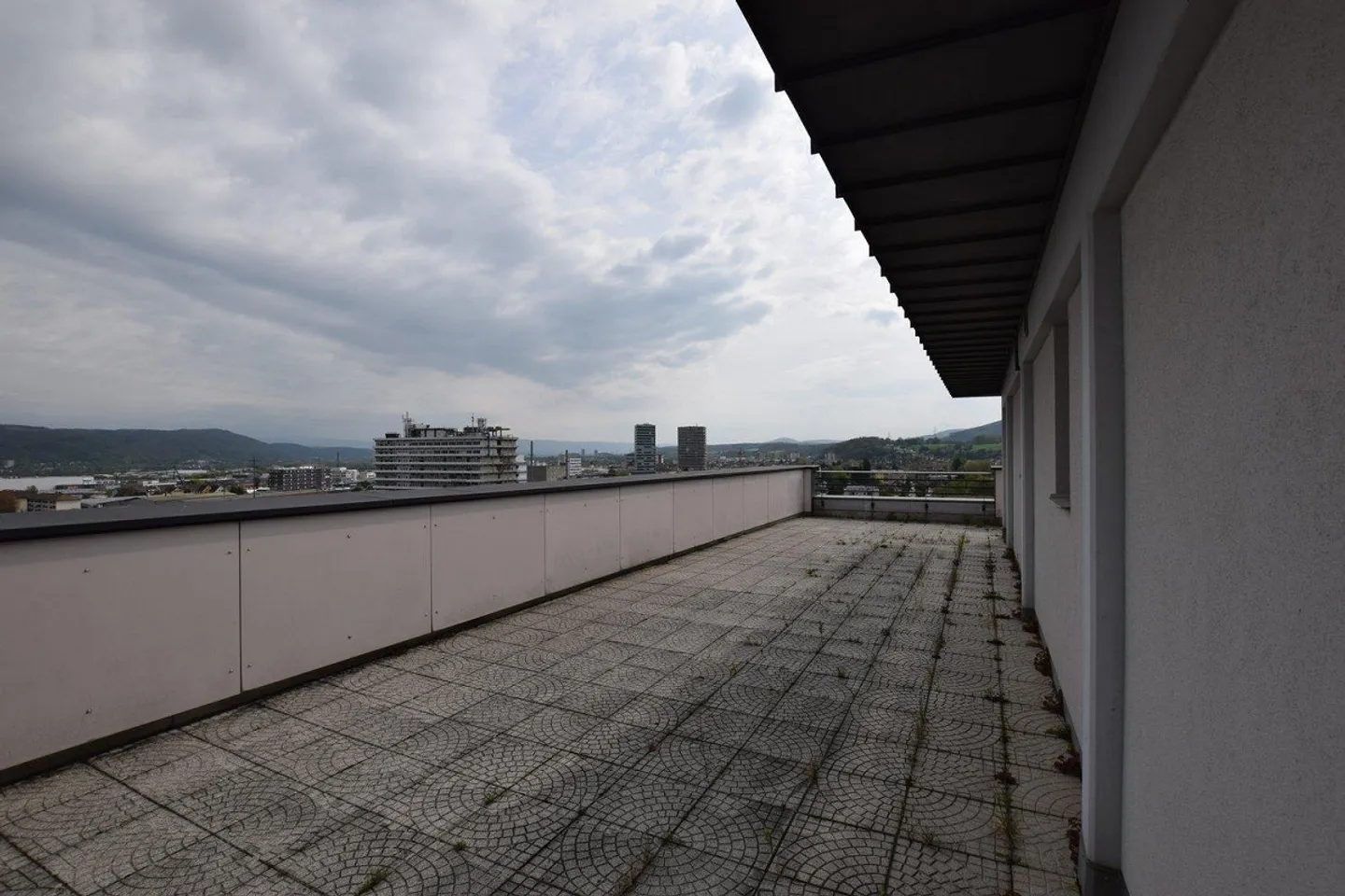 Sentimento da attico a Pratteln - 12° piano con terrazza da sogno - Foto 5 di 8