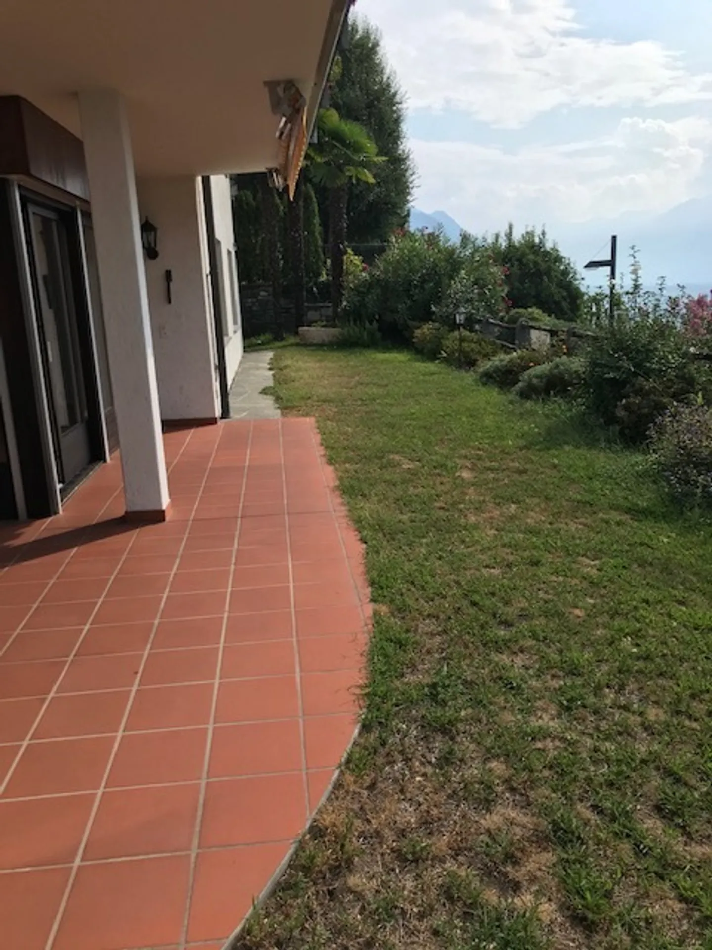 Bel appartement de 3 ½ pièces avec vue imprenable sur le lac - Photo 2 sur 9