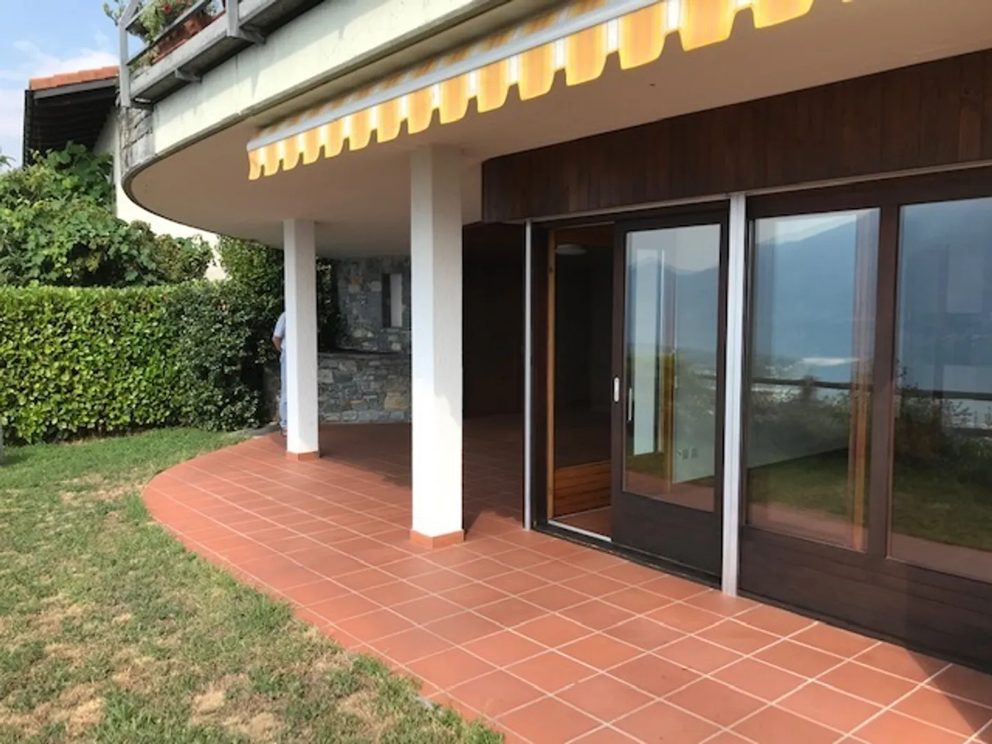 Bel appartement de 3 ½ pièces avec vue imprenable sur le lac - Photo 3 sur 9