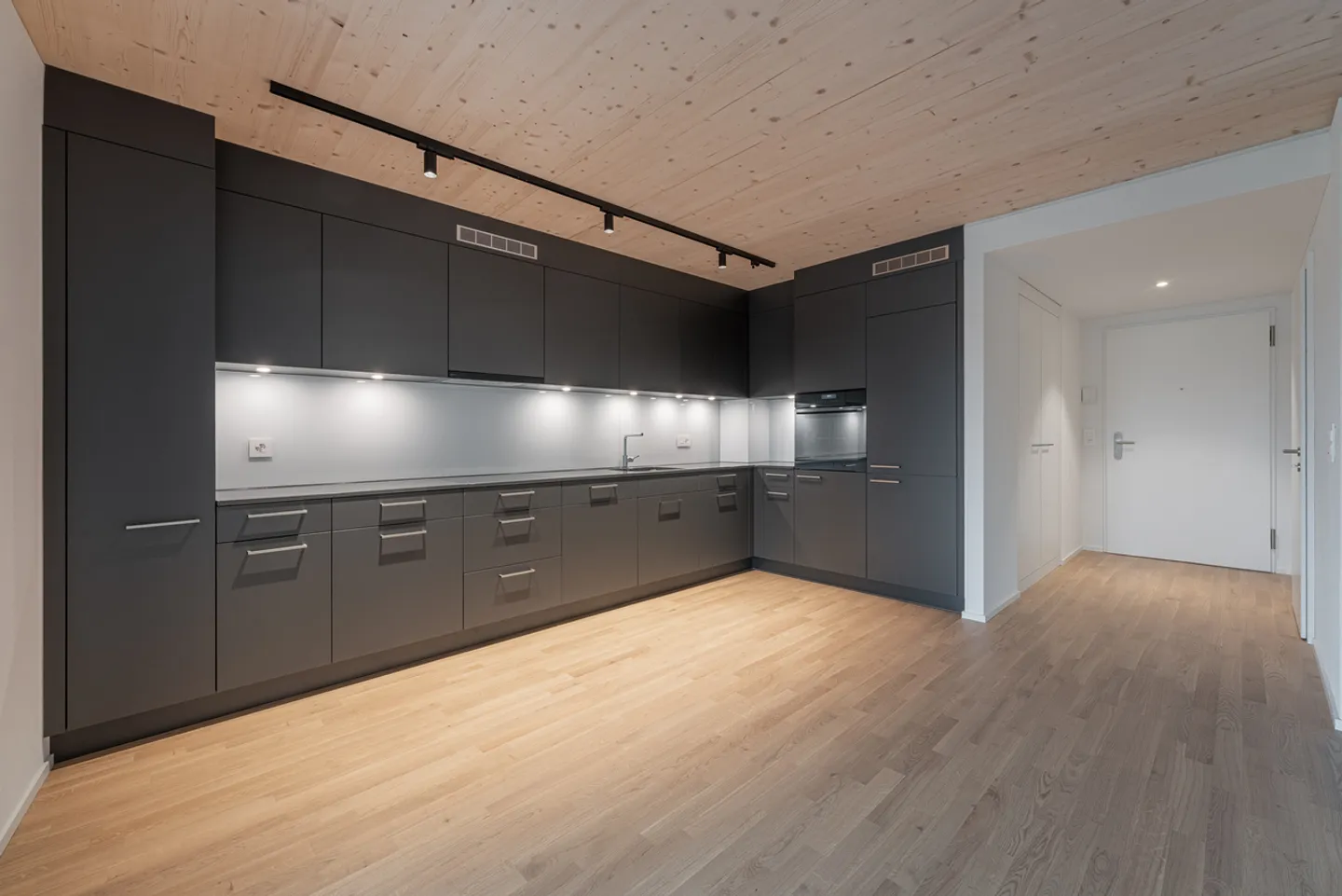 Apartment in idyllic location at Pfannenstiel and Greifensee - Photo 2 of 8