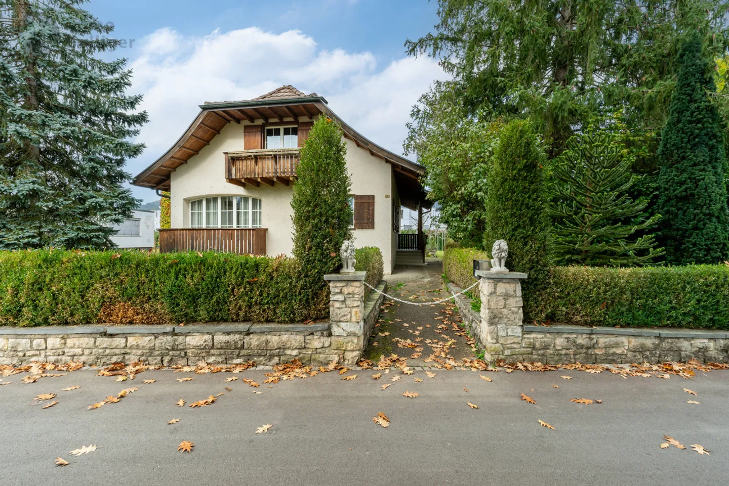 Charming detached house with great potential - Photo 1 of 15