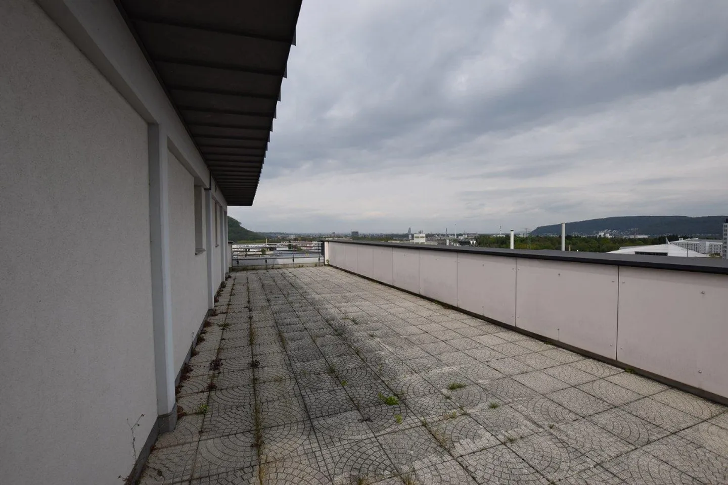 Sentimento da attico a Pratteln - 12° piano con terrazza da sogno - Foto 8 di 8