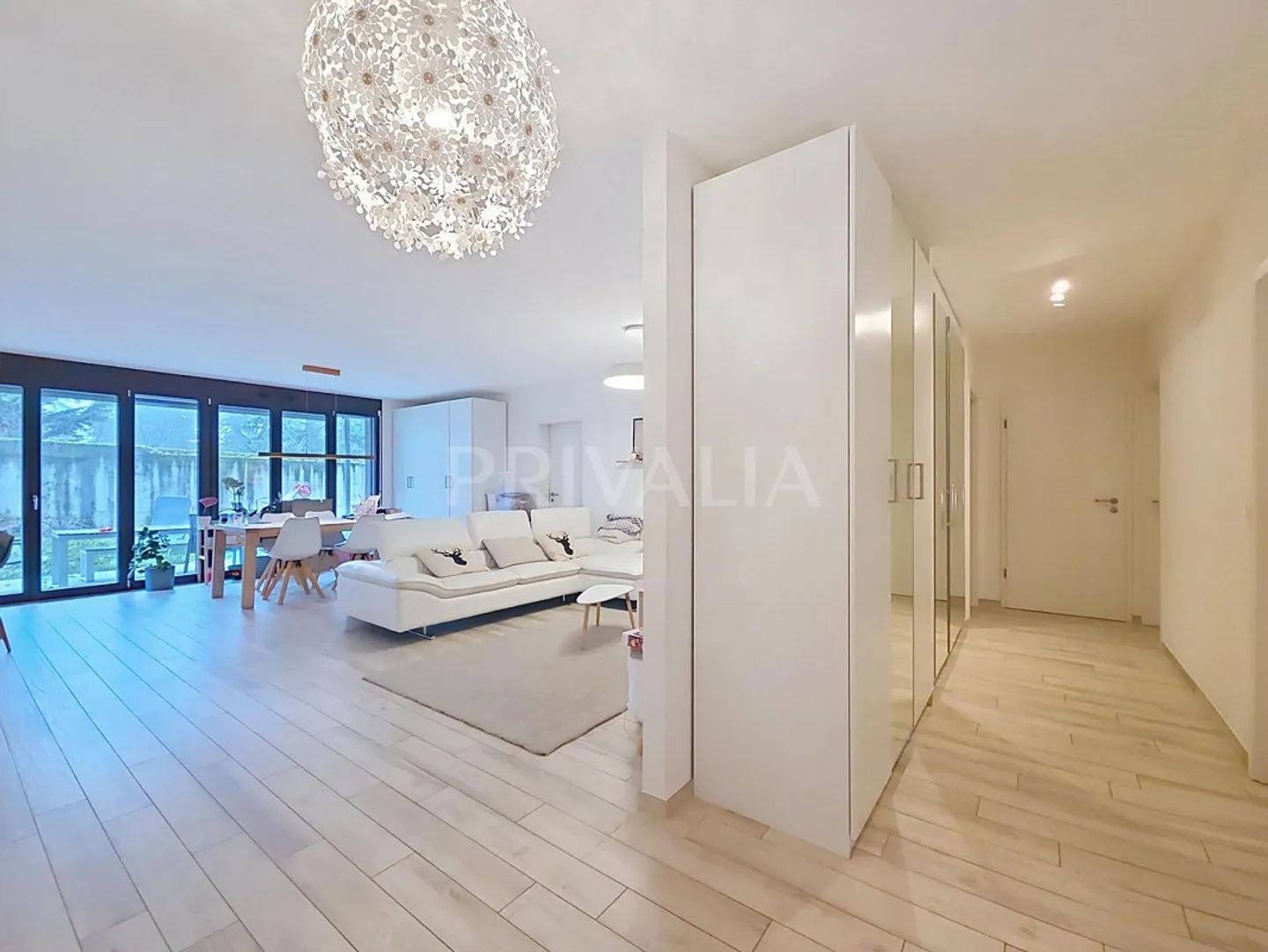 Geräumige Familienwohnung mit Garten - Foto 2 von 12