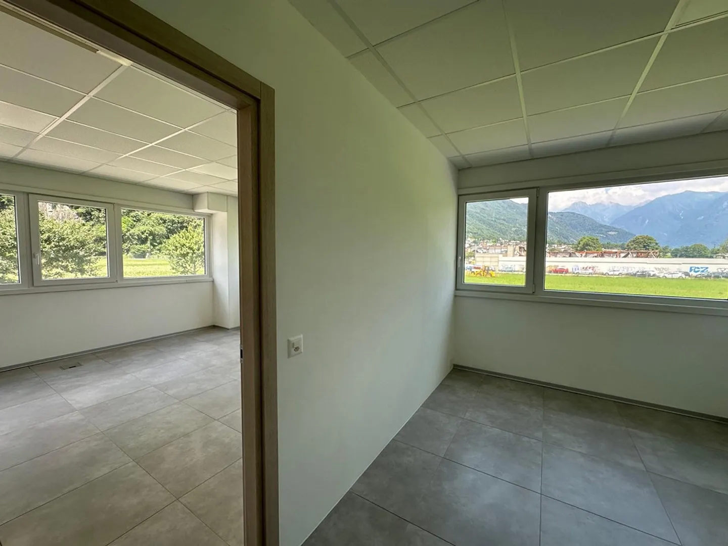 affittasi uffici di diverse metrature e capannone - Foto 3 di 11