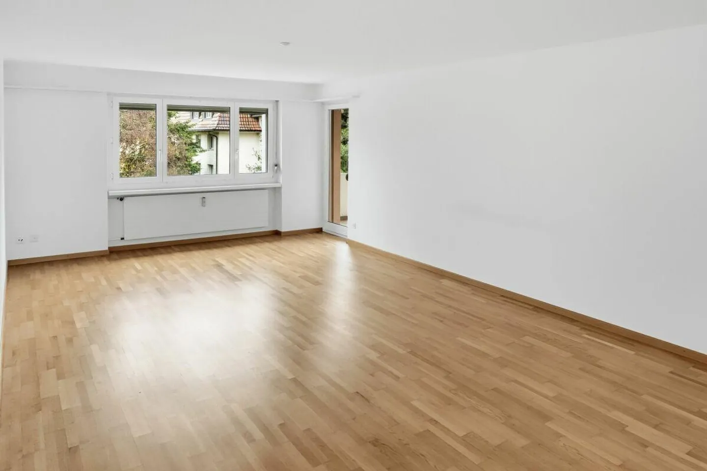 Moderne 4.5-Zimmer-Wohnung mit grossem Balkon nähe Wil - ab sofort frei! - Foto 2 von 14