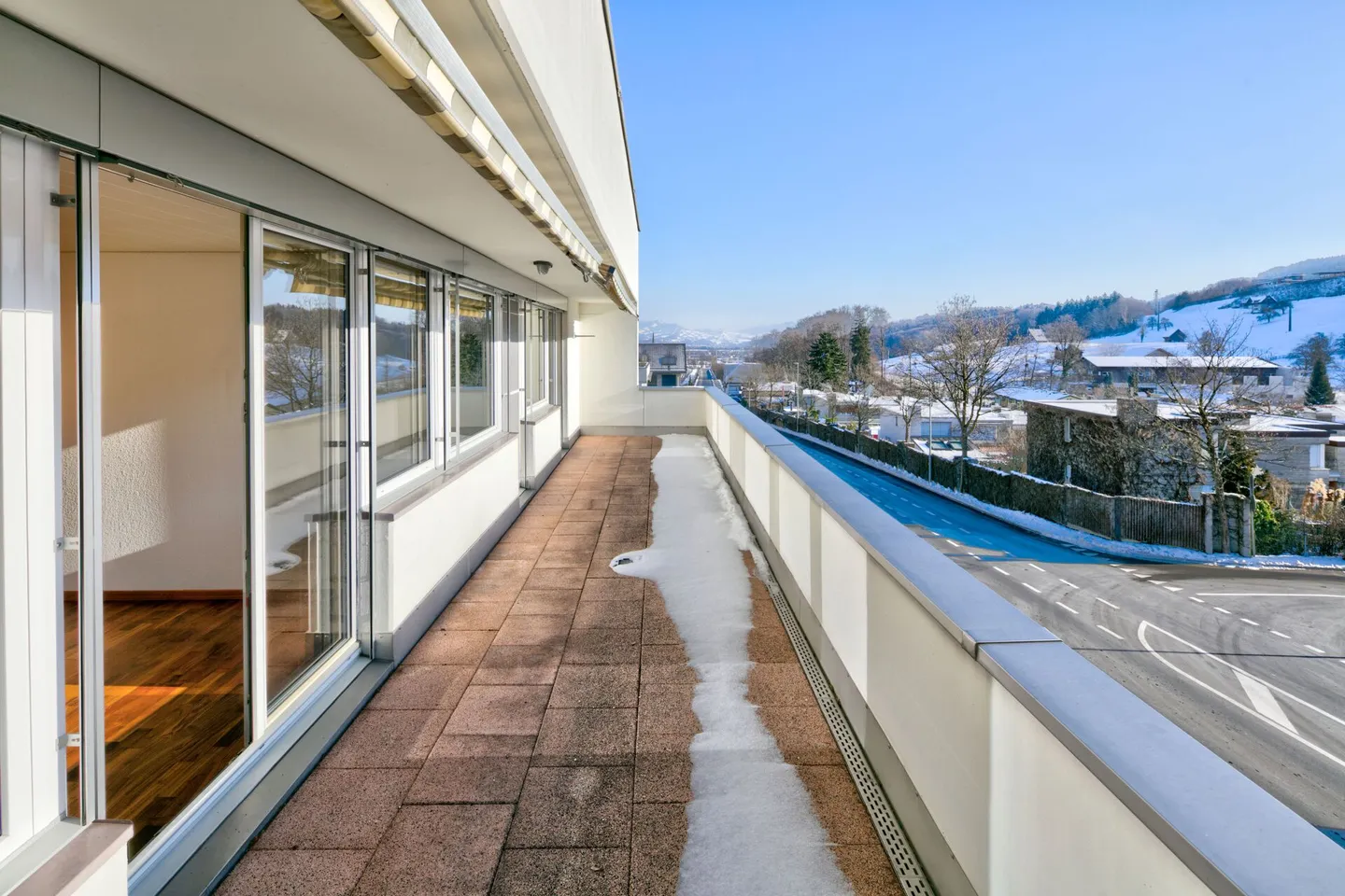 Sonniger Duplex mit Seesicht - Foto 1 von 12