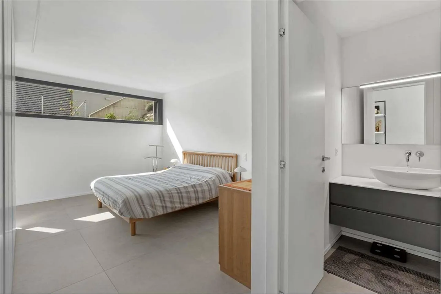 Nouvelle Villa Moderne + 2.5 Indépendante | 8 Places de Parking - Photo 9 sur 13