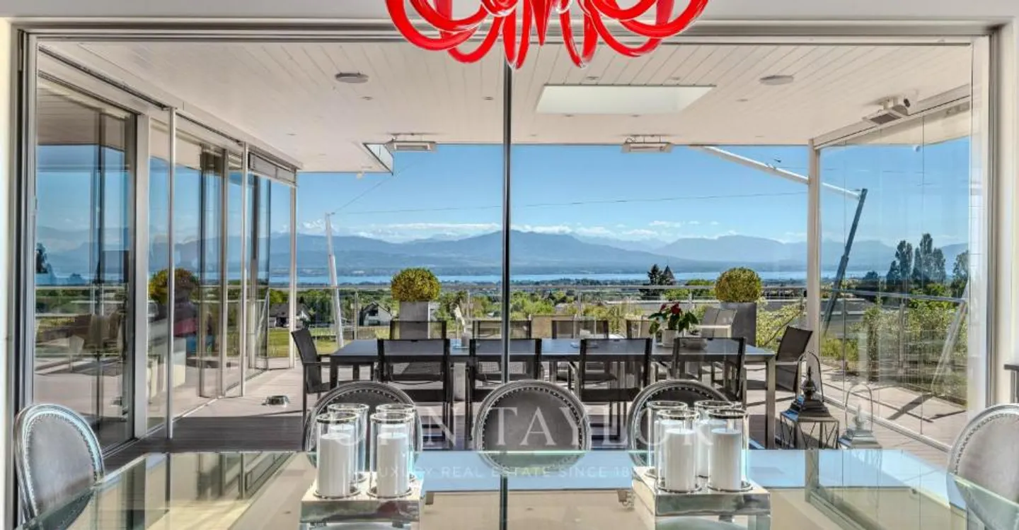 Contemporary villa with a spectacular view of Lake Geneva - Photo 1 of 12