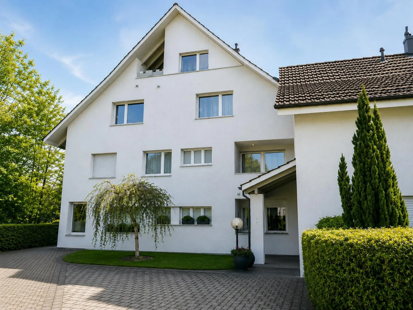 Appartement spacieux et lumineux de 4.5 pièces avec deux balcons à Bassersdorf - Photo 2 sur 12