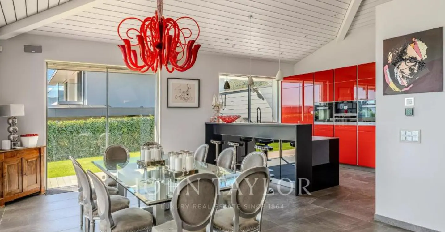 Contemporary villa with a spectacular view of Lake Geneva - Photo 5 of 12