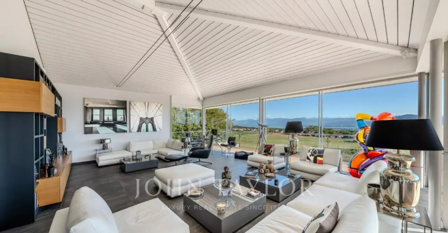 Contemporary villa with a spectacular view of Lake Geneva - Photo 3 of 12