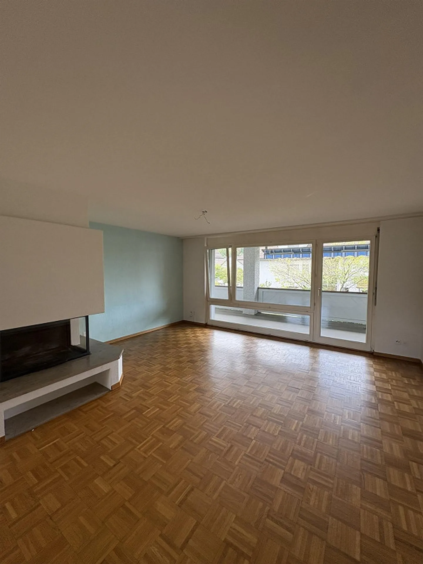 Appartement spacieux et lumineux de 4.5 pièces avec deux balcons à Bassersdorf - Photo 3 sur 12