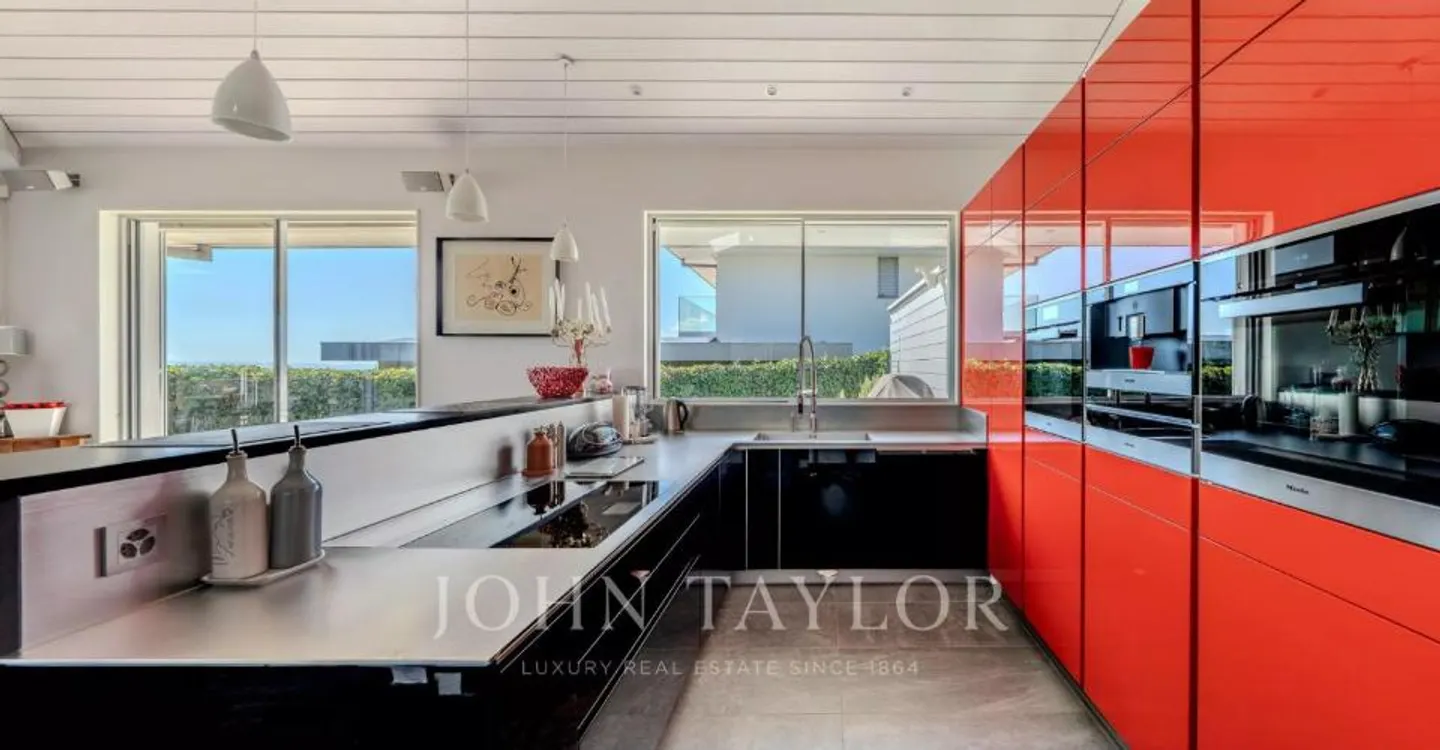 Contemporary villa with a spectacular view of Lake Geneva - Photo 6 of 12