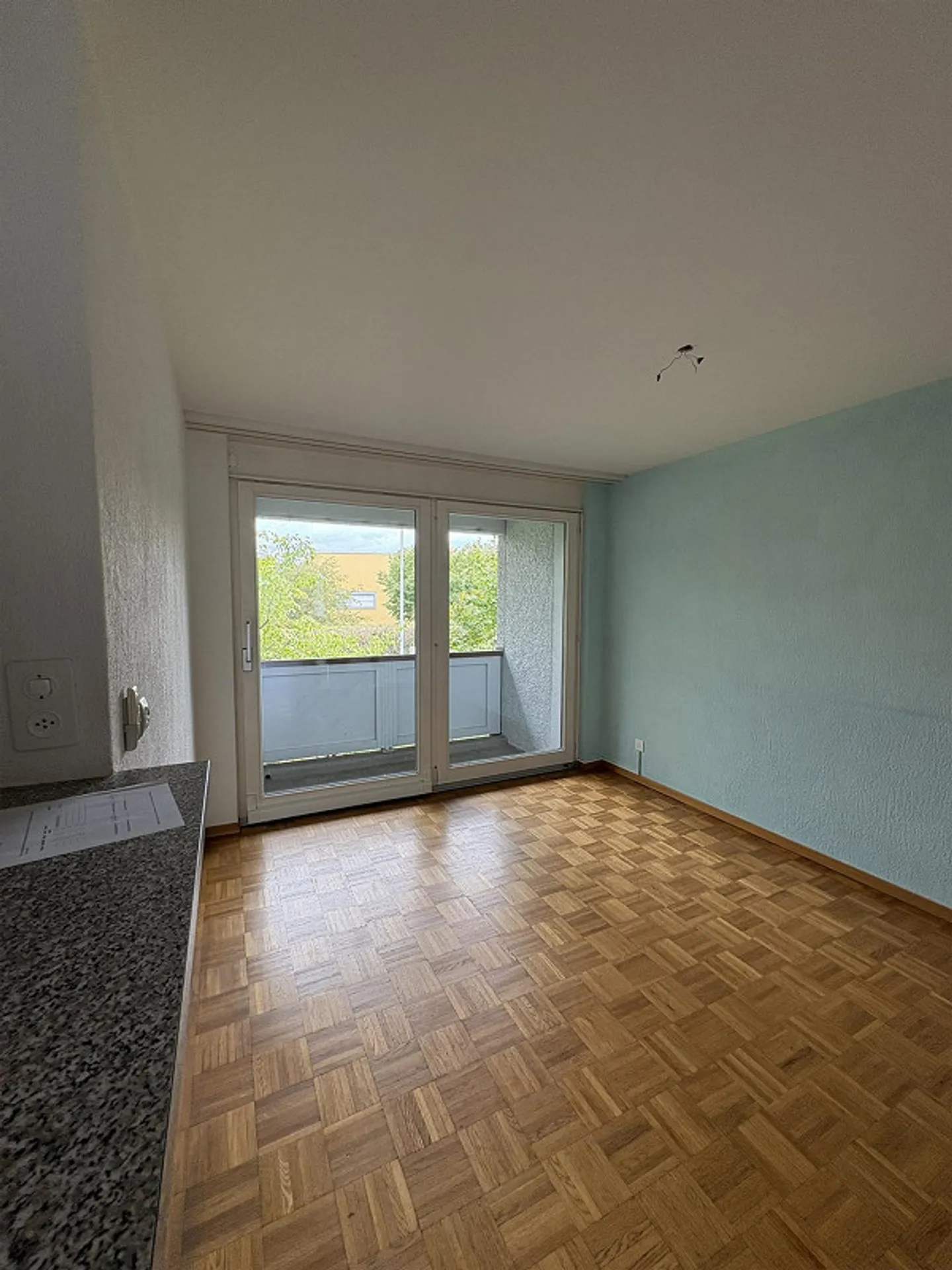 Appartement spacieux et lumineux de 4.5 pièces avec deux balcons à Bassersdorf - Photo 4 sur 12