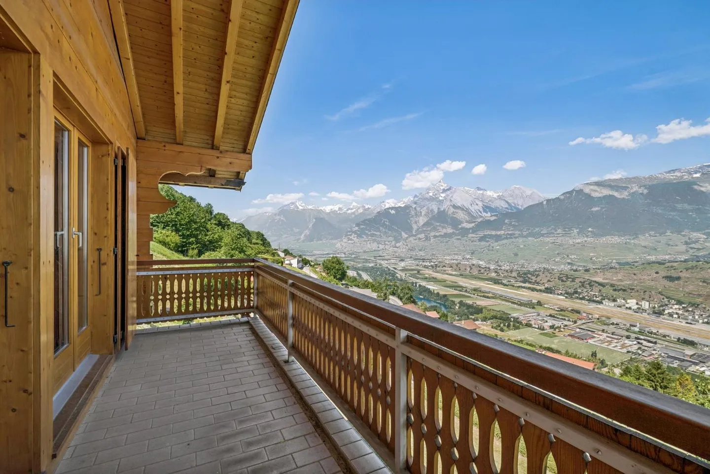 Charmantes Chalet mit Panoramablick - Foto 3 von 13