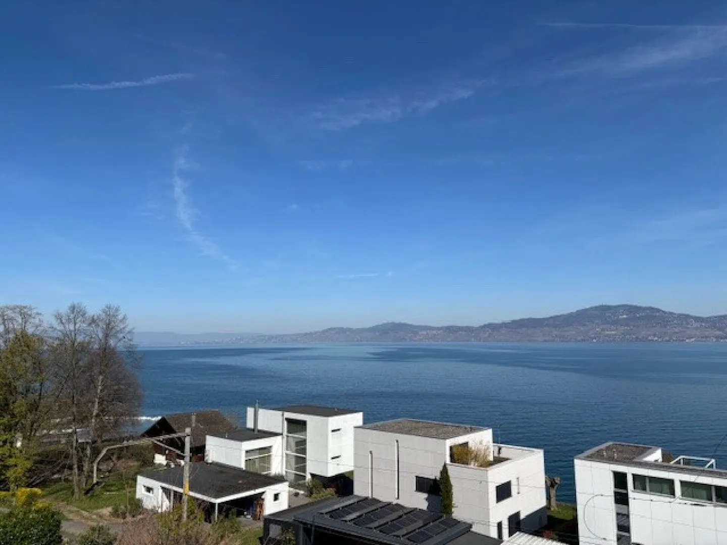 2.5-room apartment, balcony with lake view - Photo 1 of 7