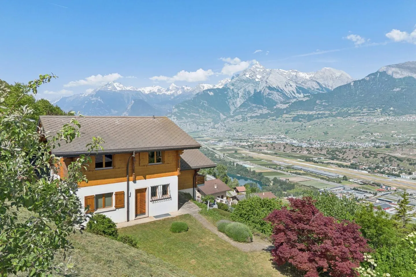 Charmantes Chalet mit Panoramablick - Foto 1 von 13