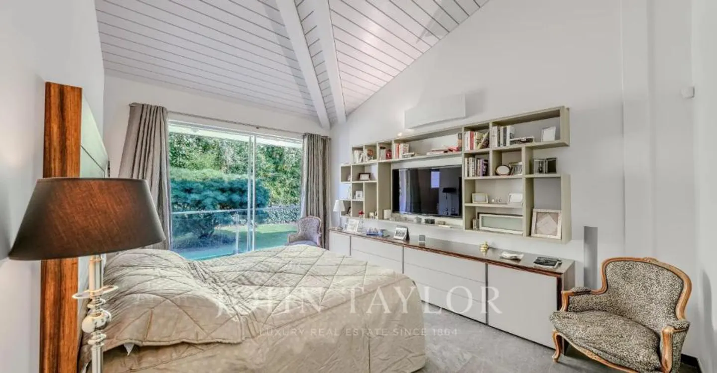 Contemporary villa with a spectacular view of Lake Geneva - Photo 8 of 12