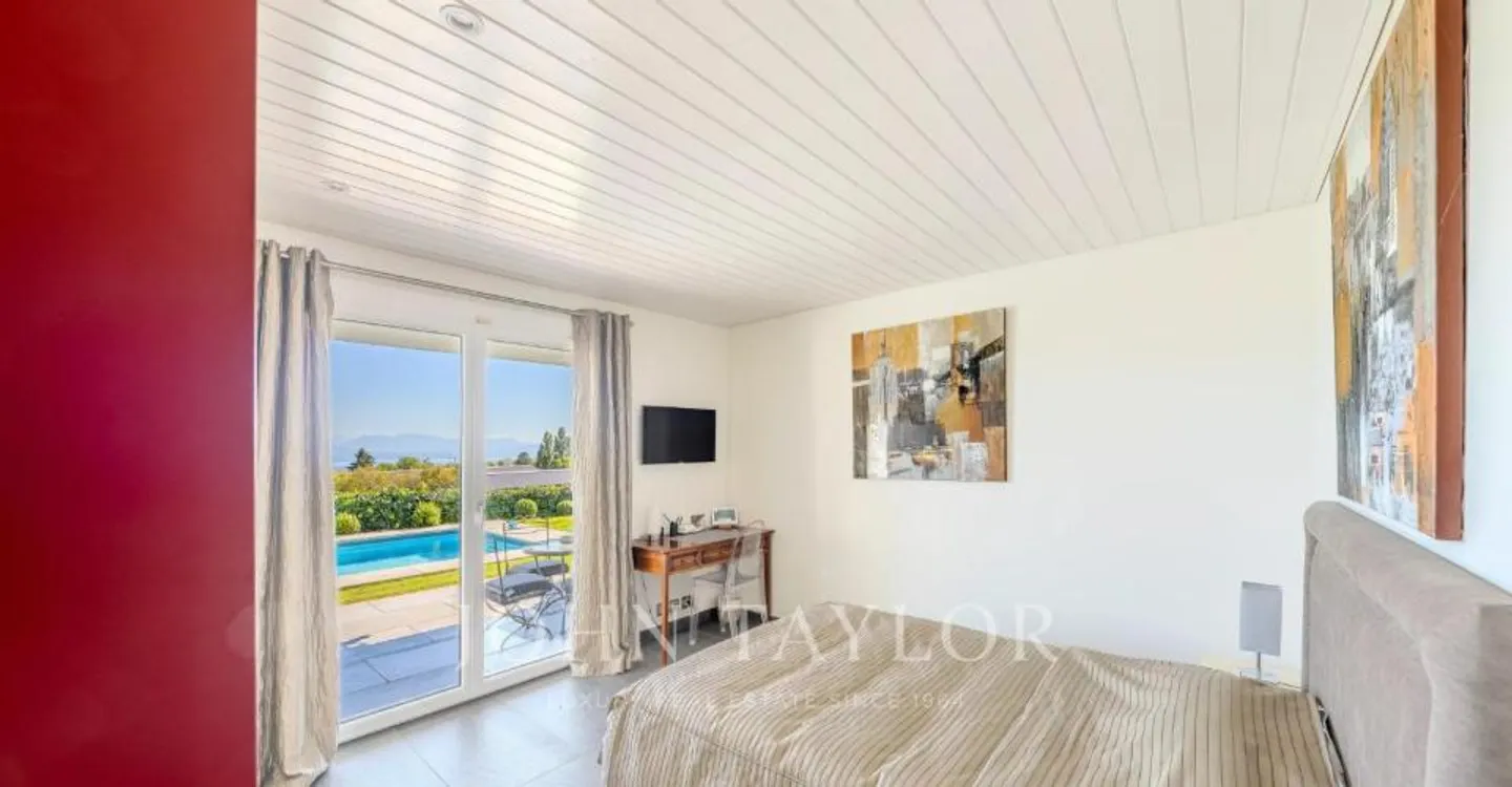 Contemporary villa with a spectacular view of Lake Geneva - Photo 10 of 12