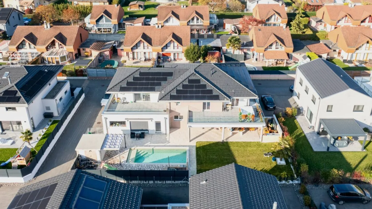 Villa a schiera con 3 appartamenti - Foto 1 di 40