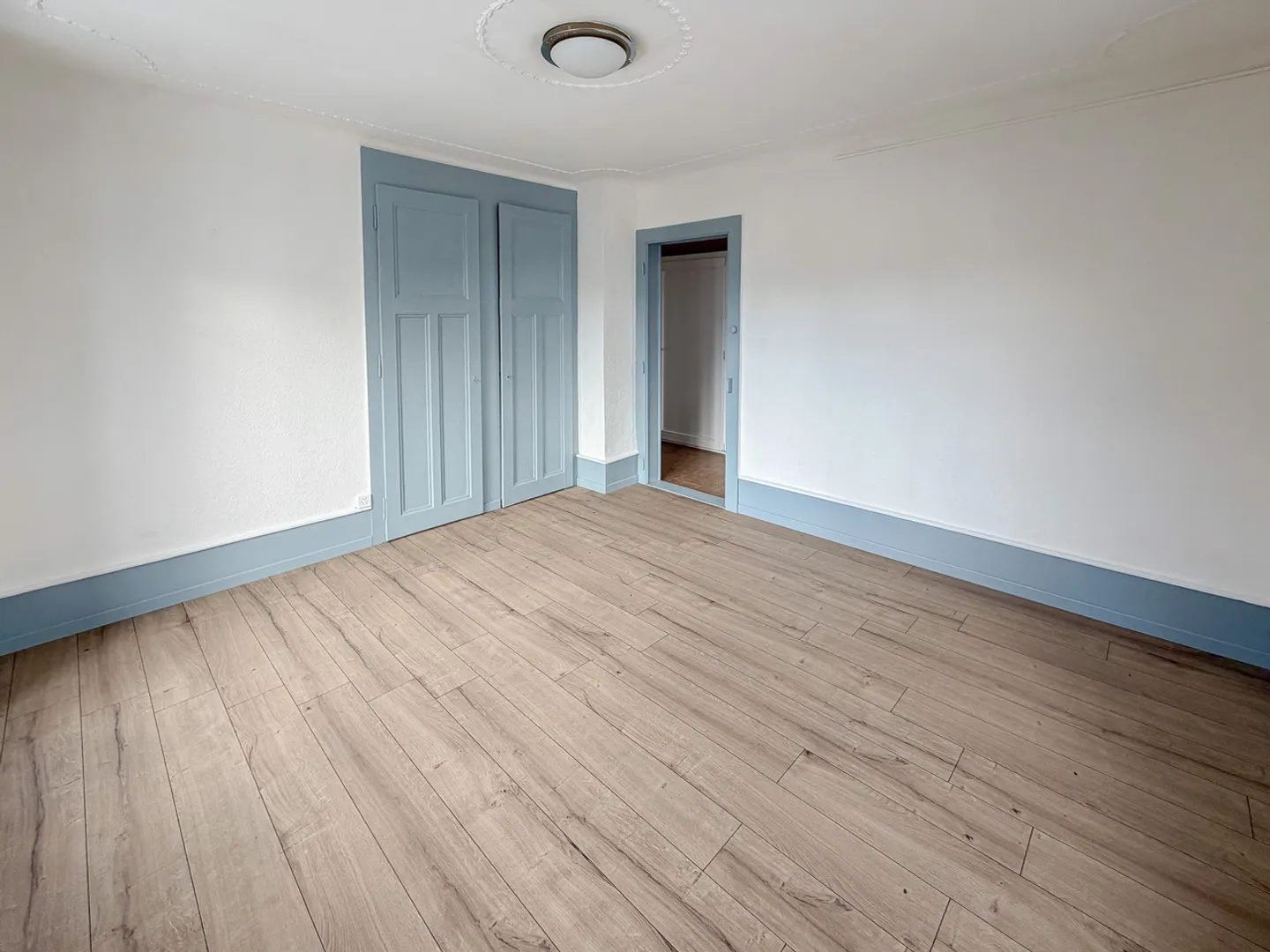 Mietshaus mit 4 Wohnungen und 1 Garage im Zentrum von Ste-Croix - Foto 6 von 22