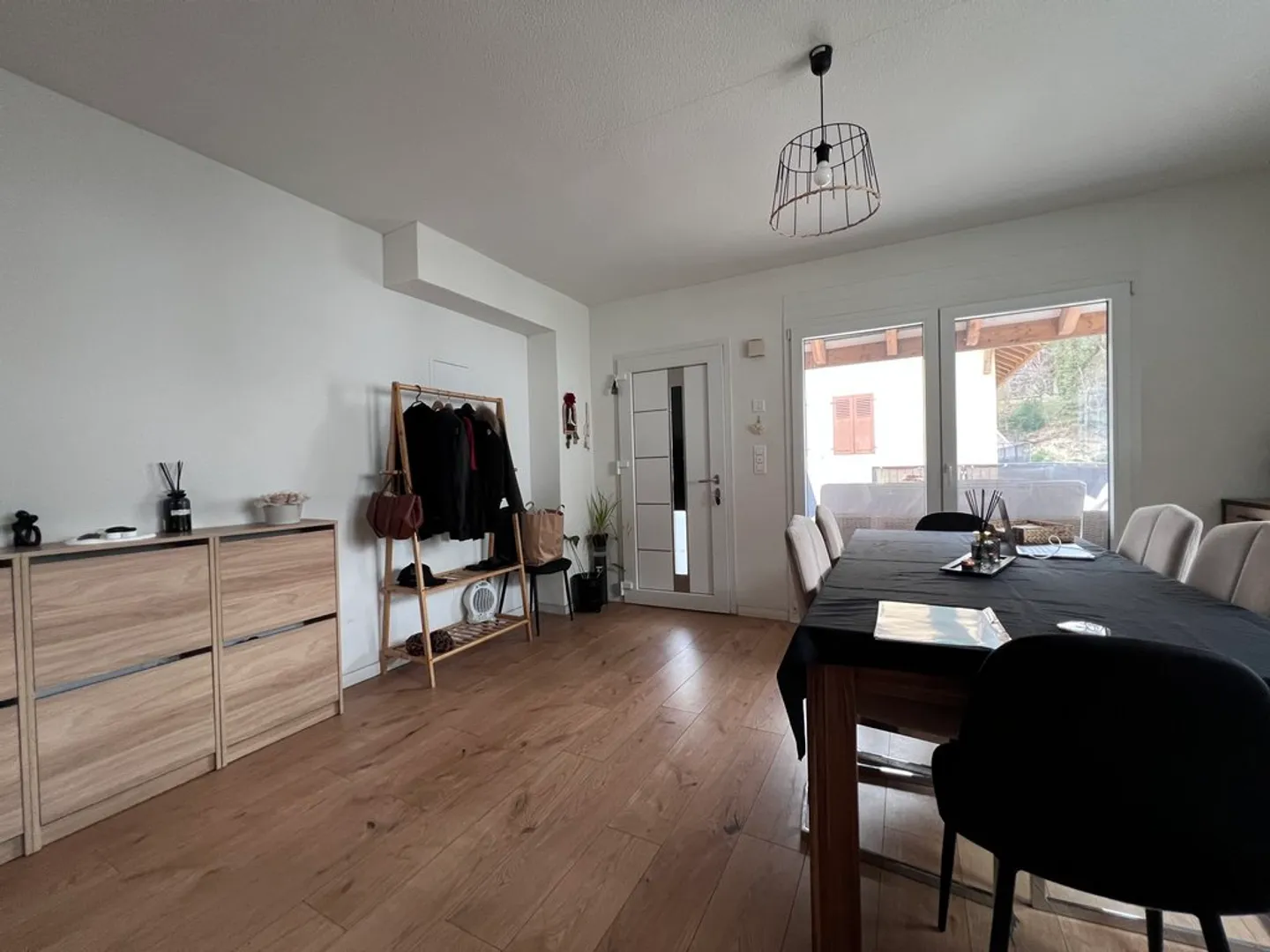 Spacious 3.5 Room Apartment - Photo 1 of 11