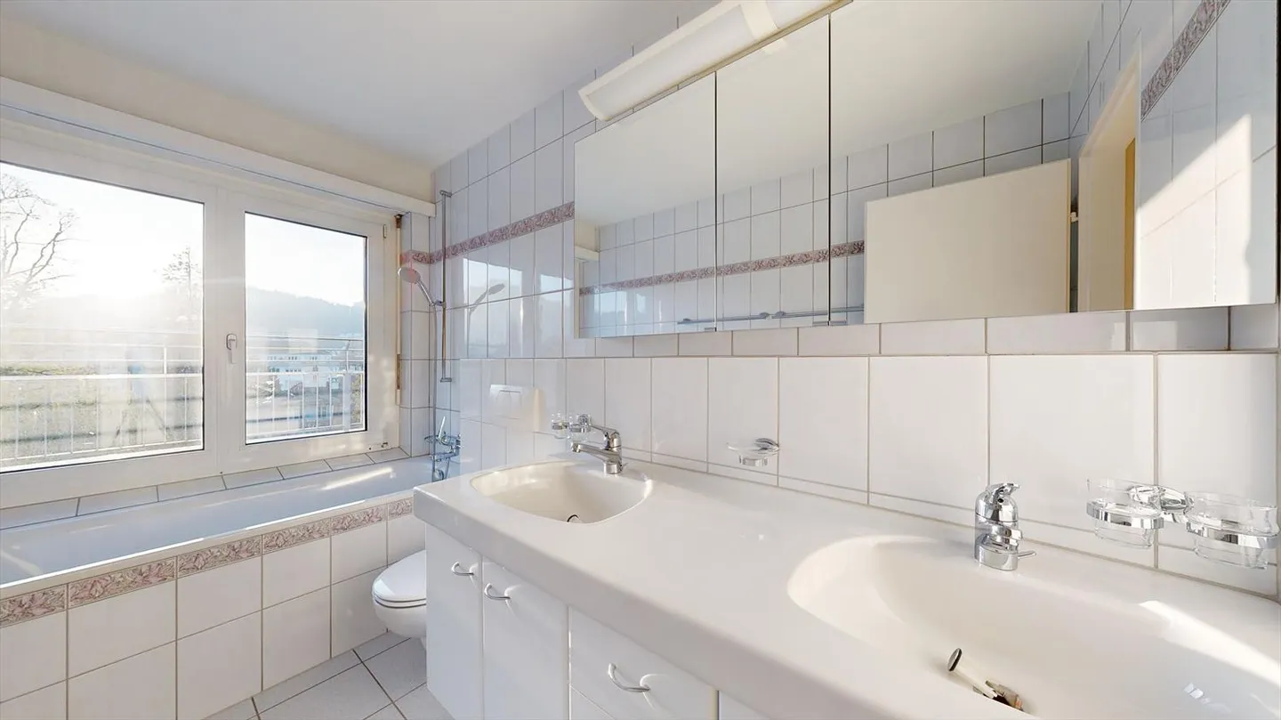 Exclusive 4.5 Room Penthouse Apartment in the Heart of Lucerne - Neustadt District - Photo 11 of 13