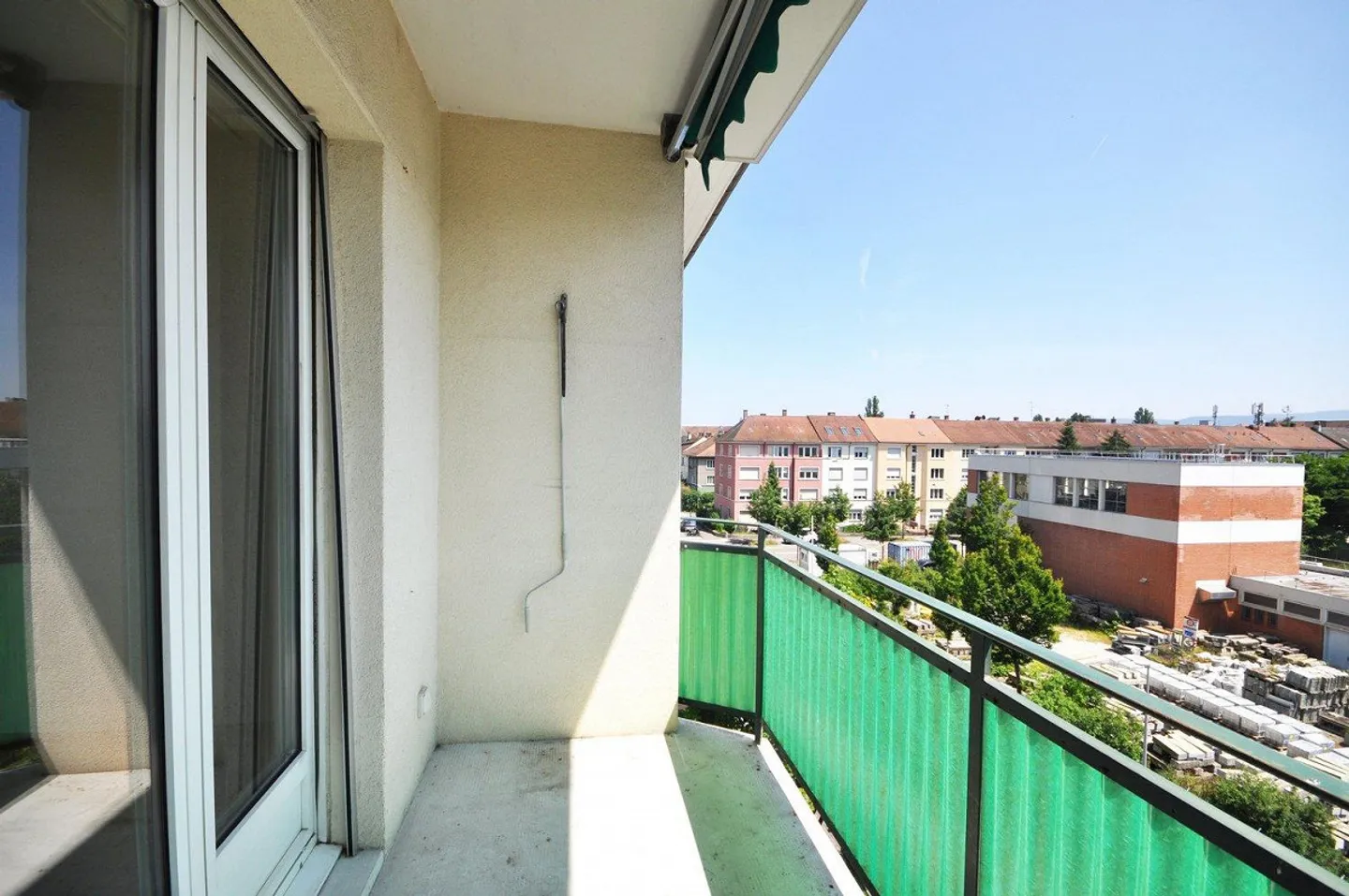 Charming 3-room apartment with balcony in the popular Iselin district - Photo 8 of 8