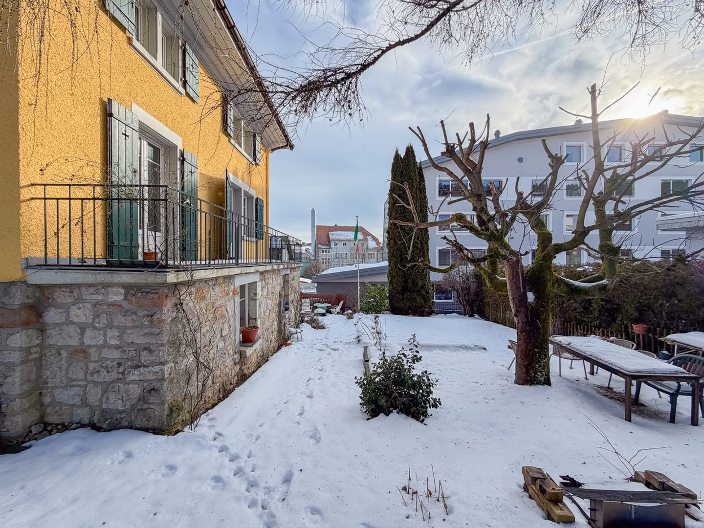 Mietshaus mit 4 Wohnungen und 1 Garage im Zentrum von Ste-Croix - Foto 22 von 22