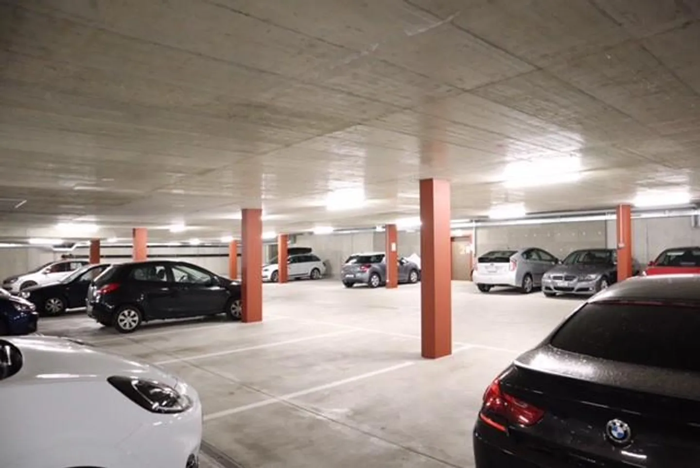 Place de parking - Photo 1 sur 1