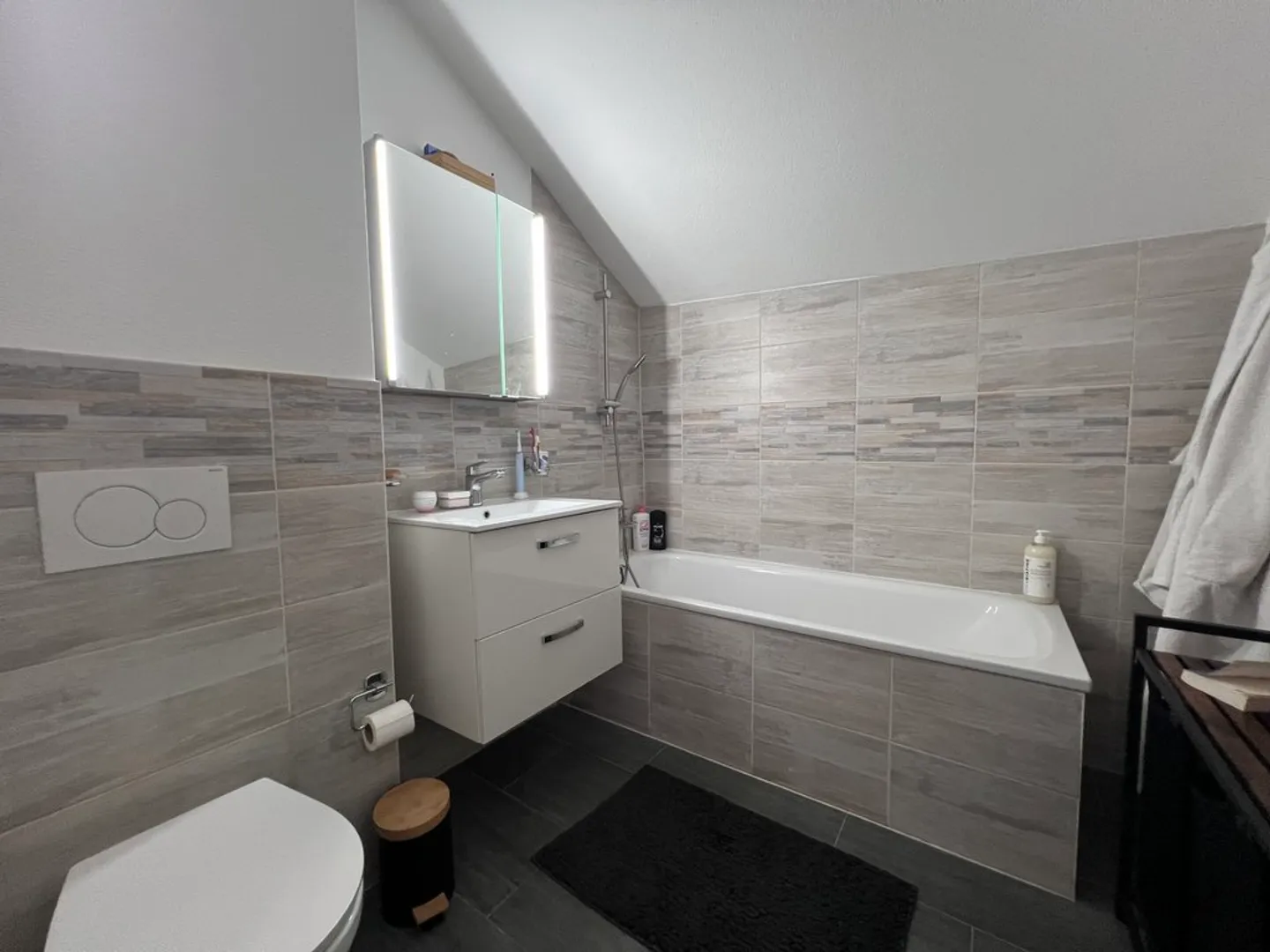 Spacious 3.5 Room Apartment - Photo 8 of 11