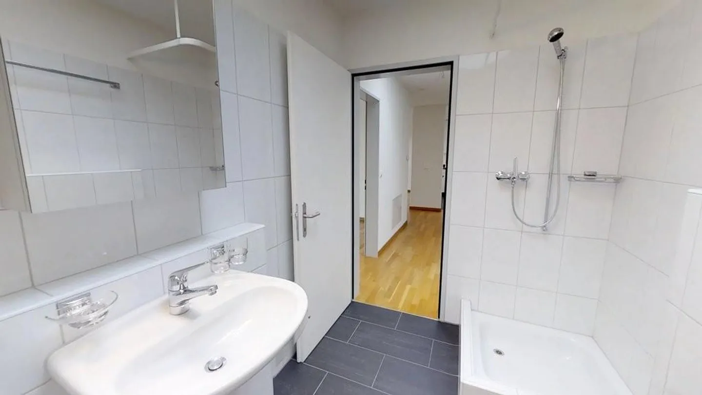 Geräumige Dachwohnung mit Balkon - Foto 5 von 7