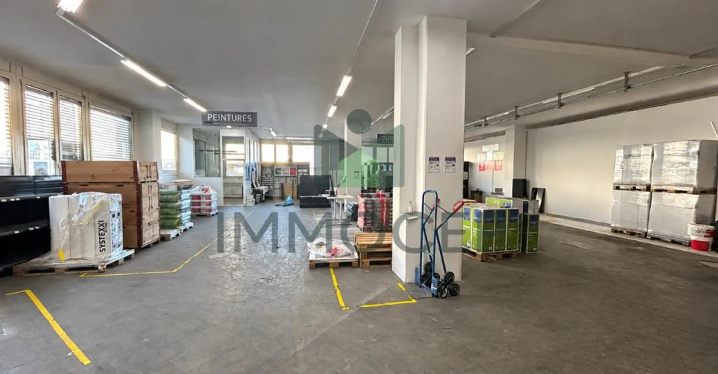 Espace Commercial avec Quai - Photo 1 sur 8