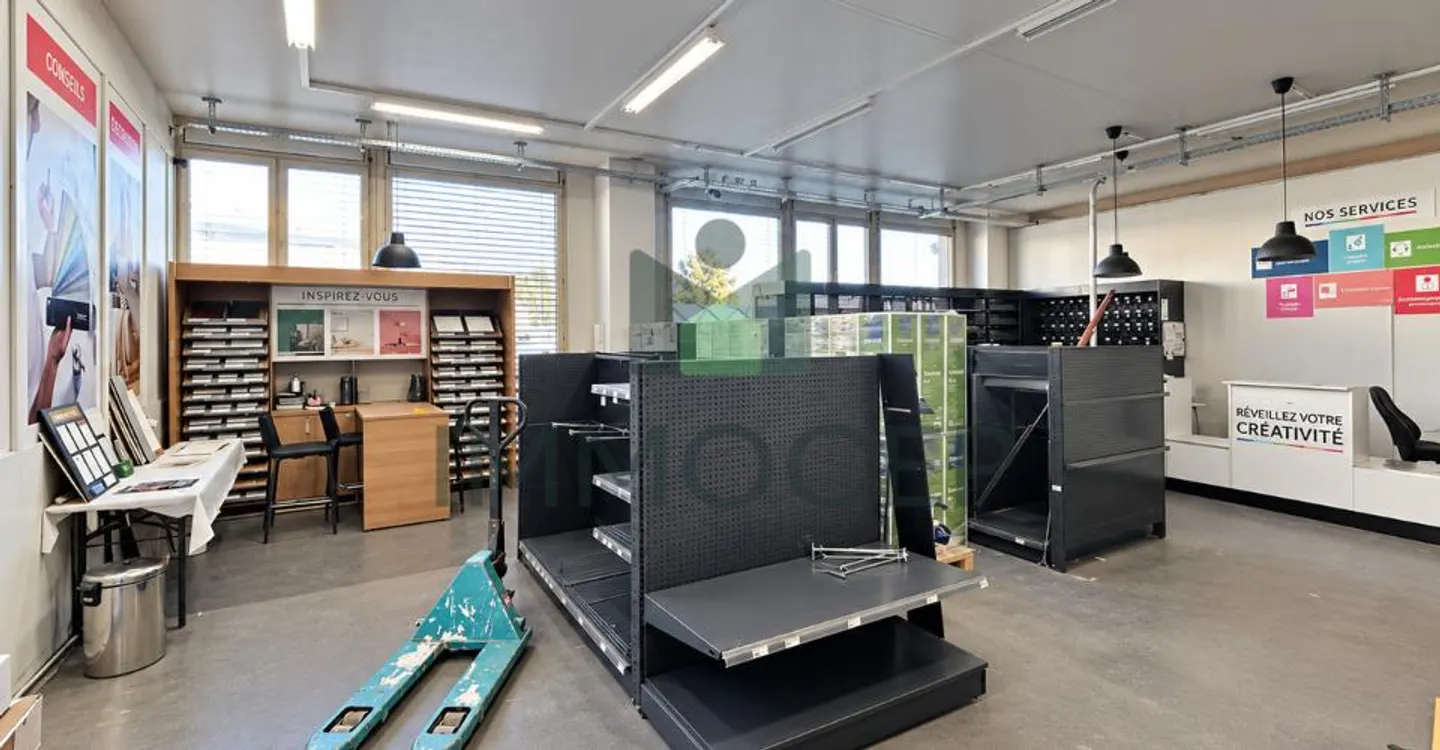 Espace Commercial avec Quai - Photo 2 sur 8
