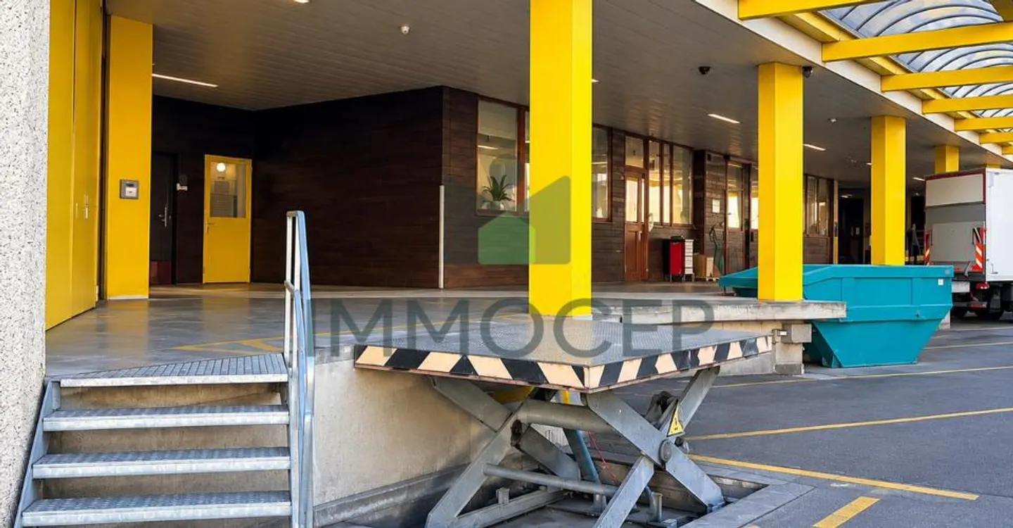 Espace Commercial avec Quai - Photo 3 sur 8
